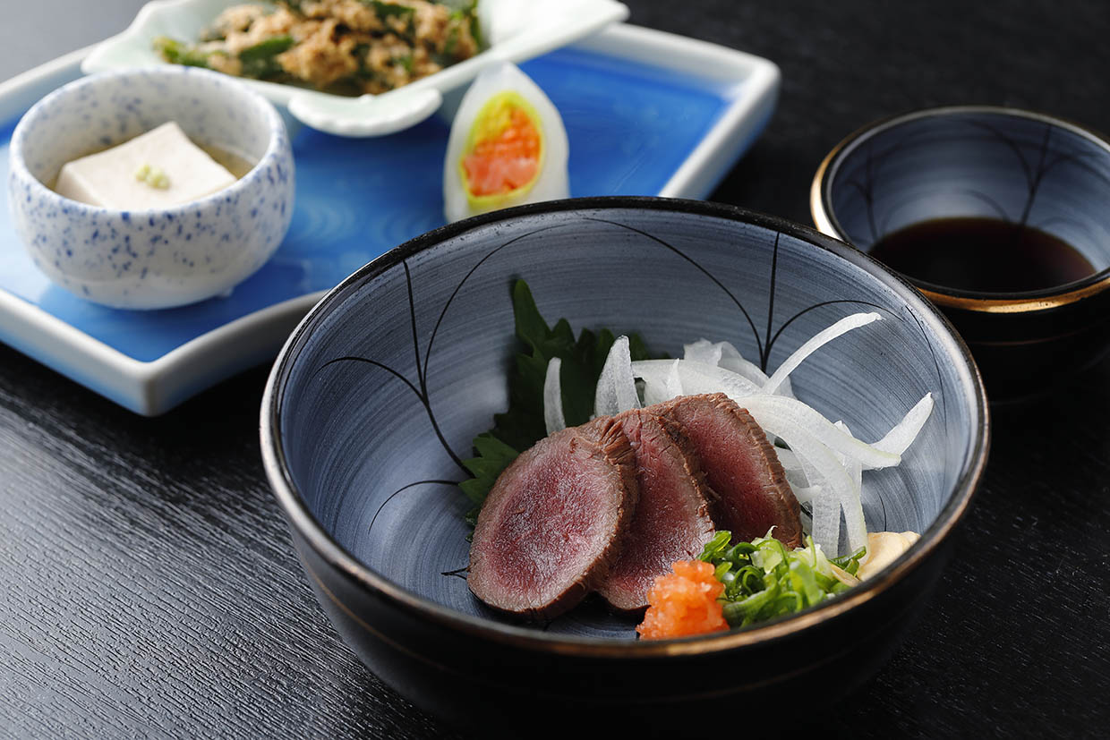 『松本亭』キジ鍋コースの先付と鹿肉のタタキ