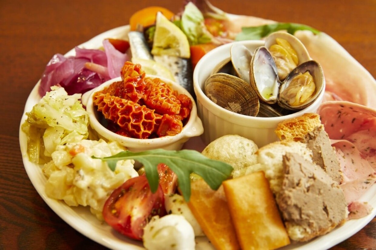 京都『タヴェルナ イル ヴィアーレ』の「前菜盛り合わせ」