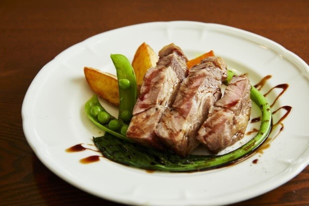 京都『タヴェルナ イル ヴィアーレ』の「四万十ポークのステーキ」