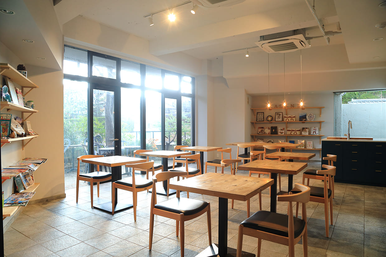 『アズーニ』の店内 