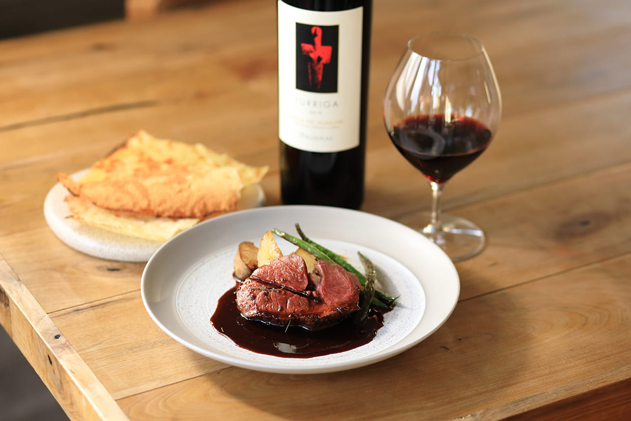 『アズーニ』のグラスフェットビーフのヒレ肉のロースト