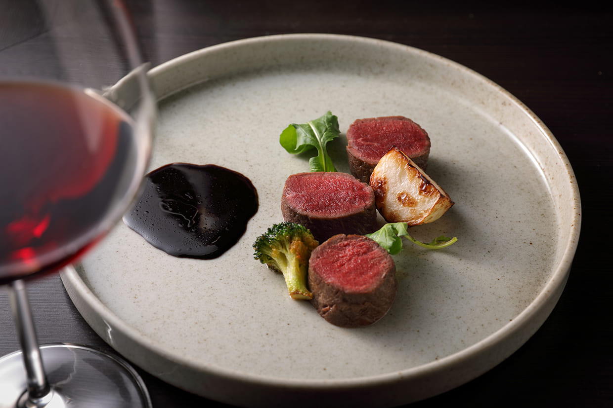 『HIYOMORi』の鹿肉のロースト