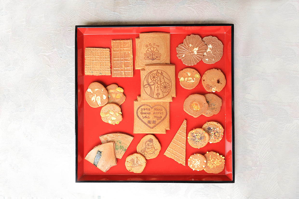 『えみり堂』の瓦煎餅