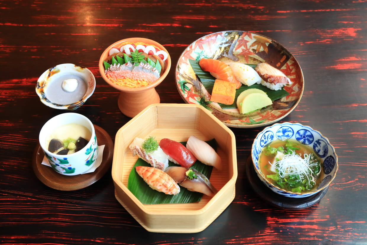 大阪・豊中『鮨うえの』平日限定鮨ランチ、俯瞰