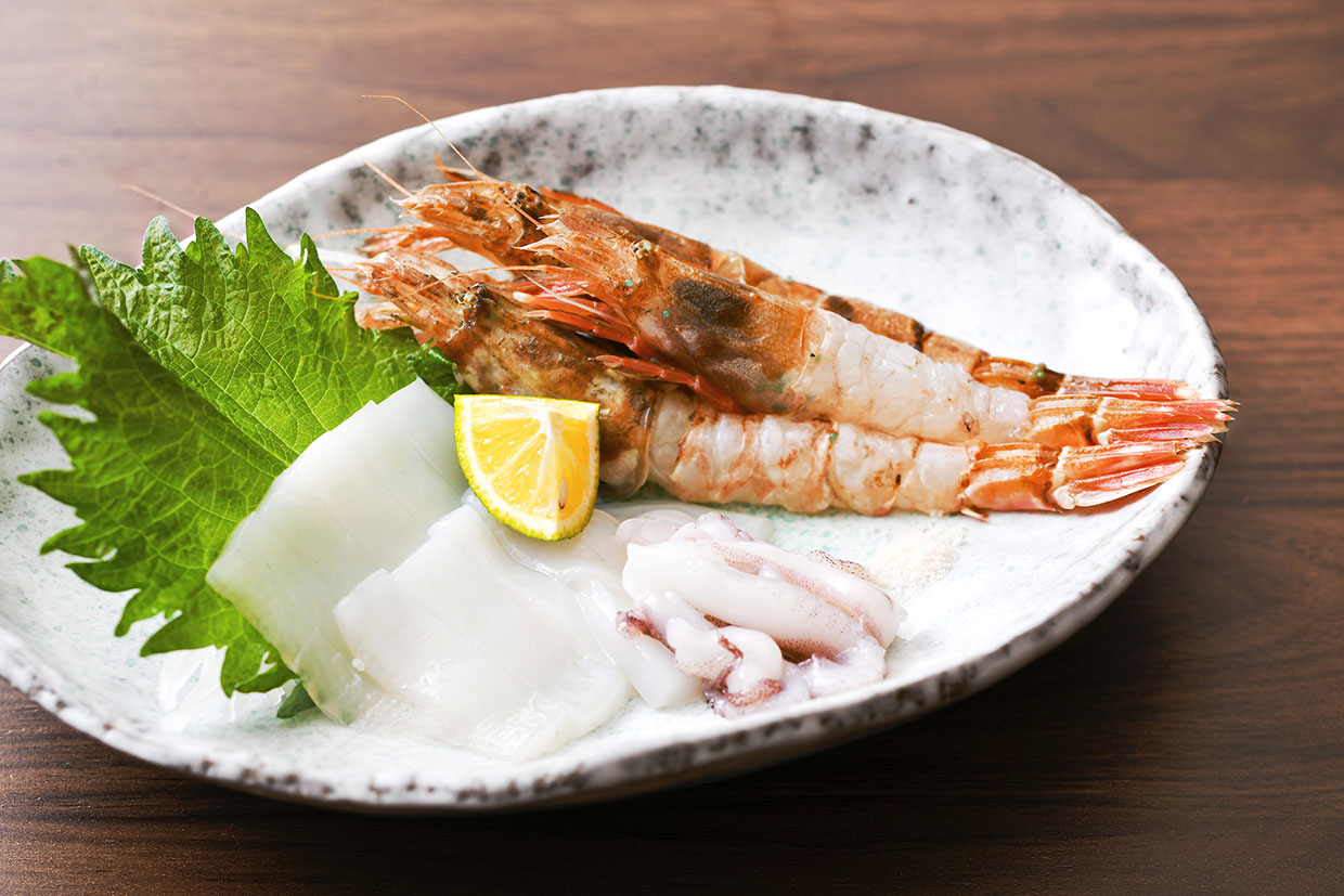 『みさき食堂』のモサエビと白イカの造り盛合せ