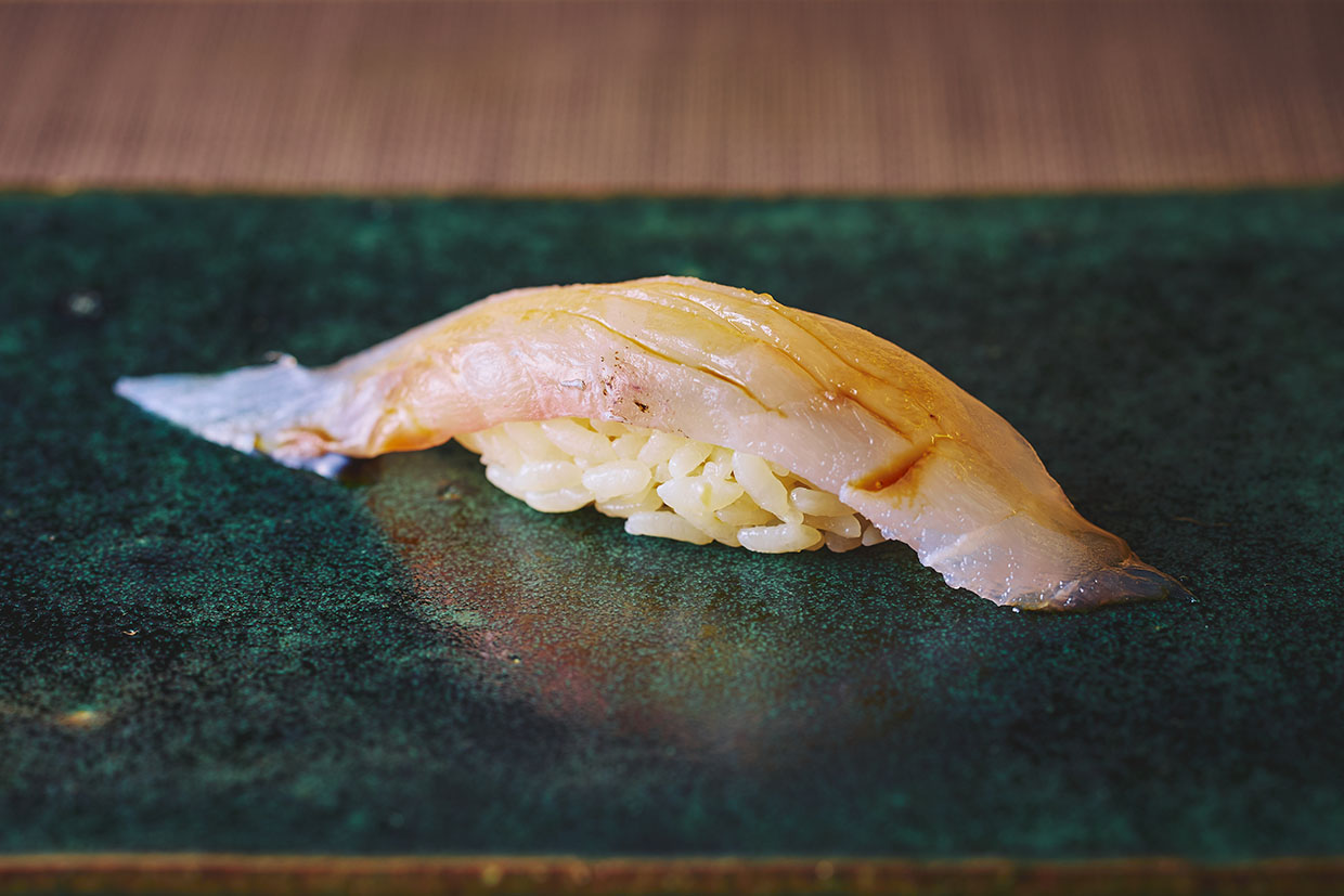 『鮨と酒 ことほぎ』のホウボウ