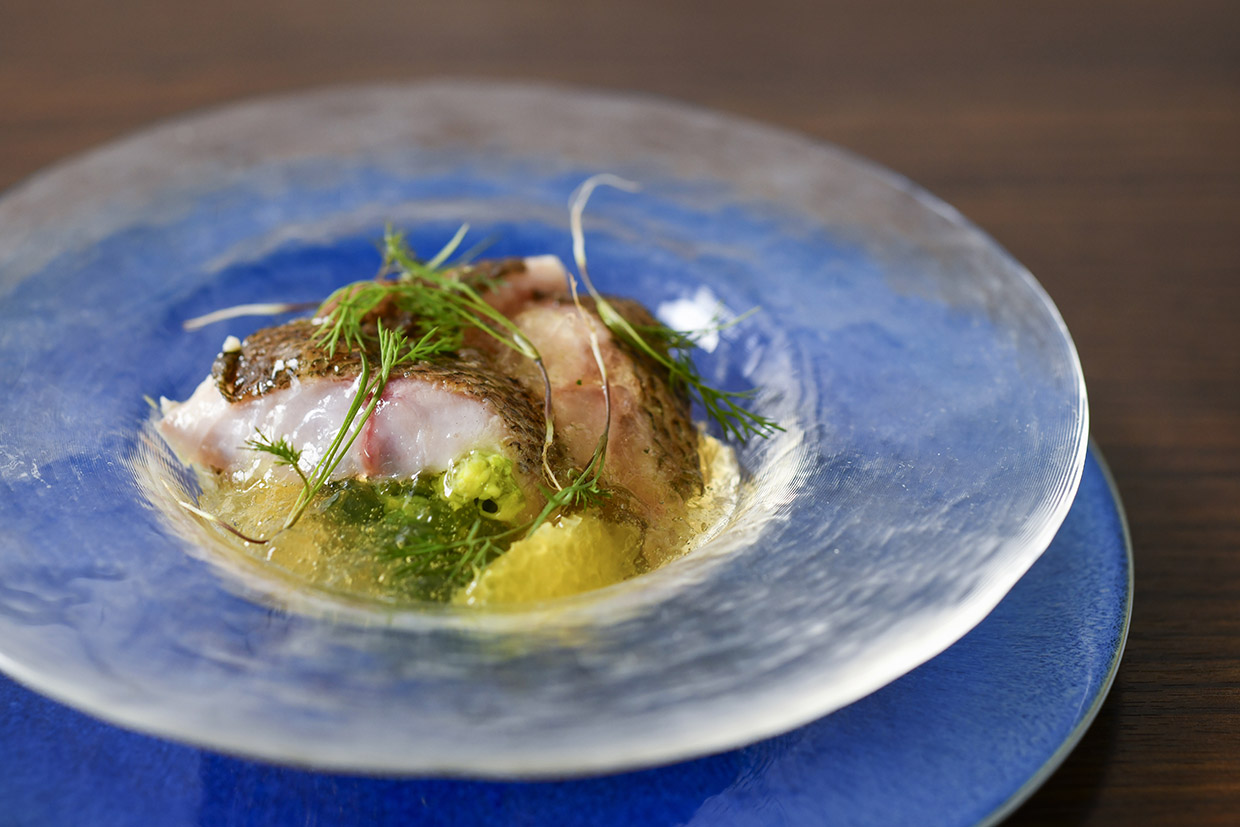 『ドゥ・クルール』のイサキのコンフィ