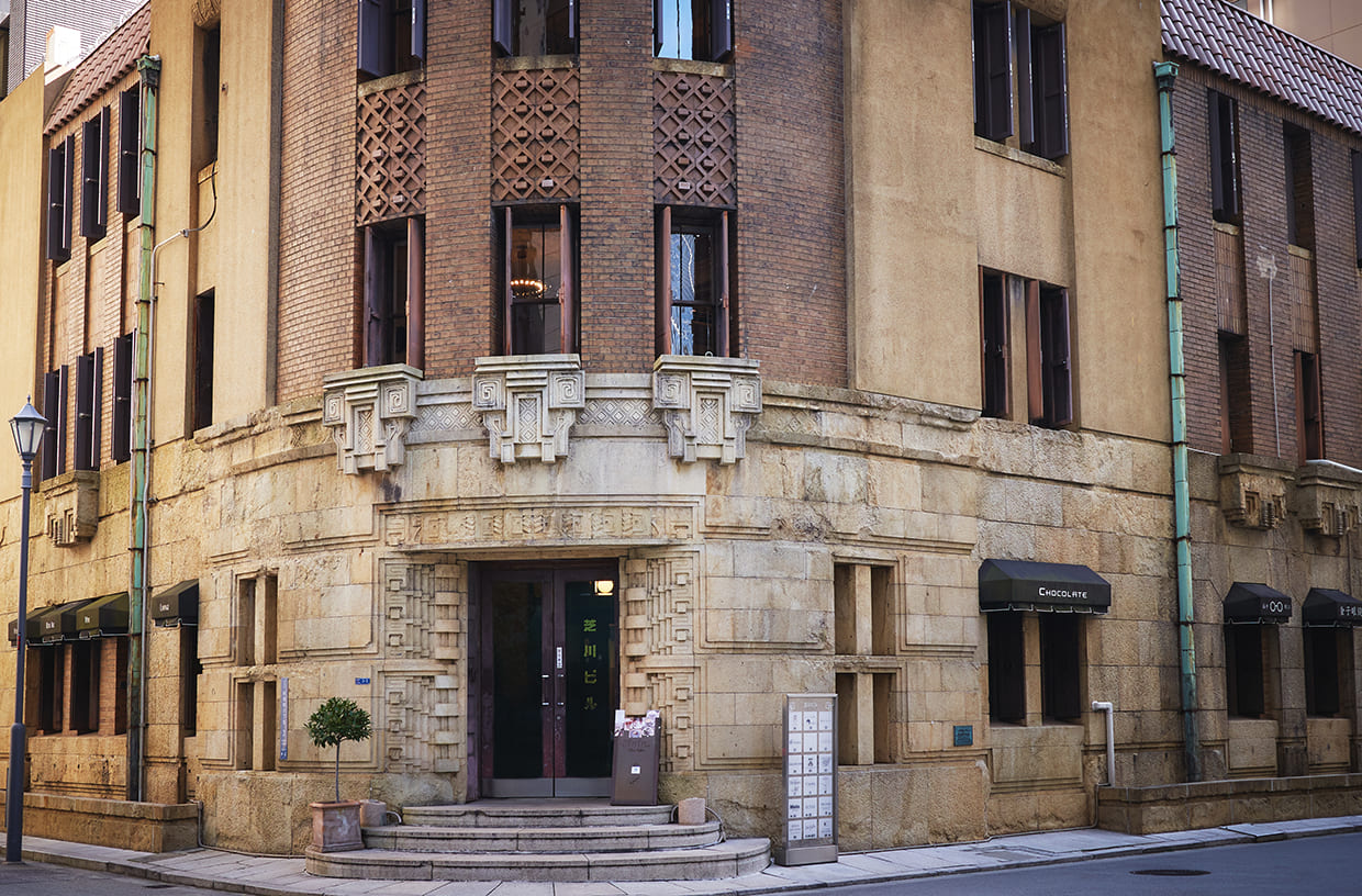 『イゾラータ』芝川ビルの外観