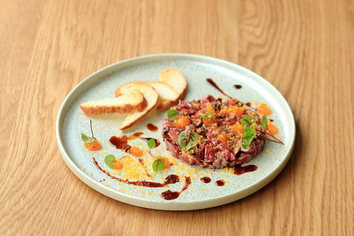 『ダ・イプシロン』の黒毛和牛のタルタル・卵黄ソース