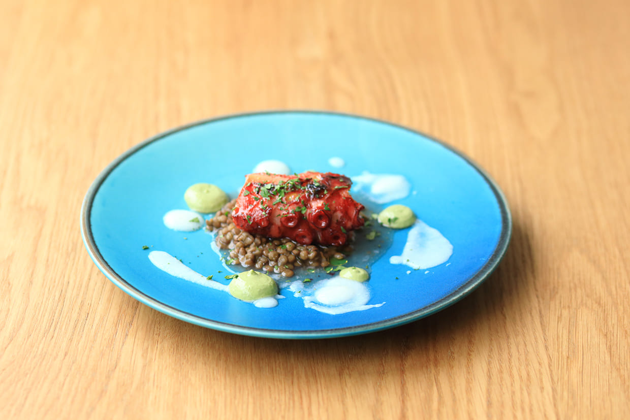 『ダ・イプシロン』の前菜の蛸のグリルとレンズ豆