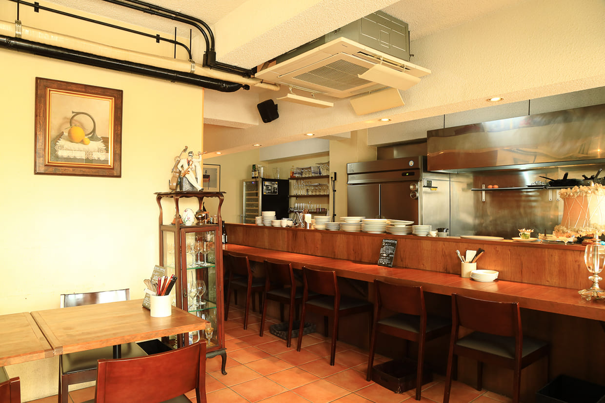 『ビストロカメレオン』の店内