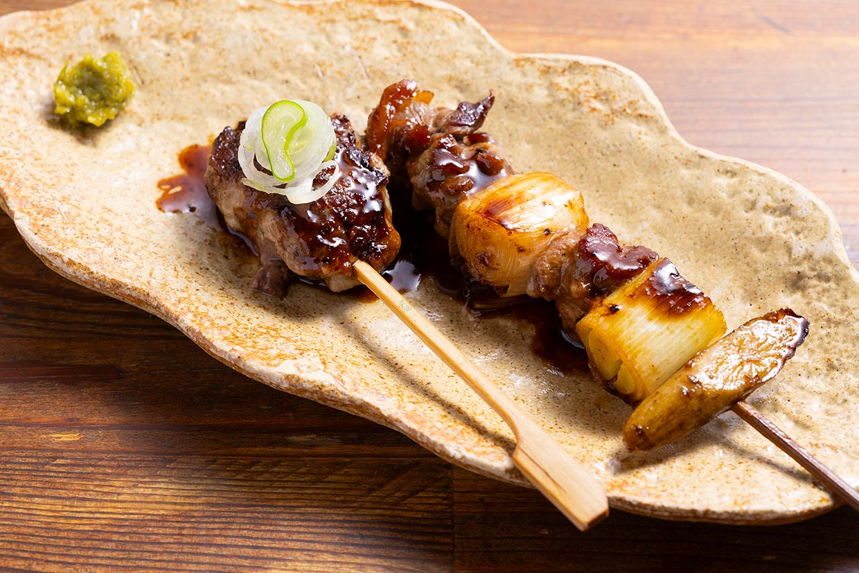 大阪「ぼっかけや」の鴨串焼とつくね焼