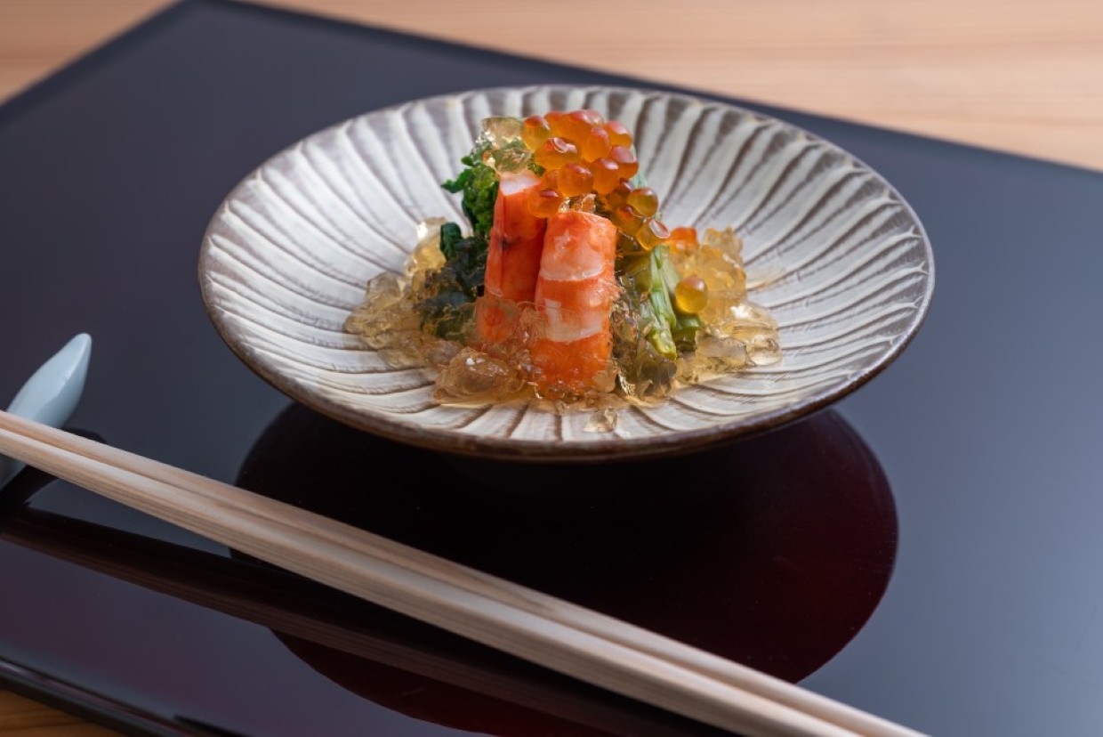 京都の和食店『福やす』で、コク深いだしと旬の食材の出合いに身を委ねる。ひとり17時からチビチビ呑み