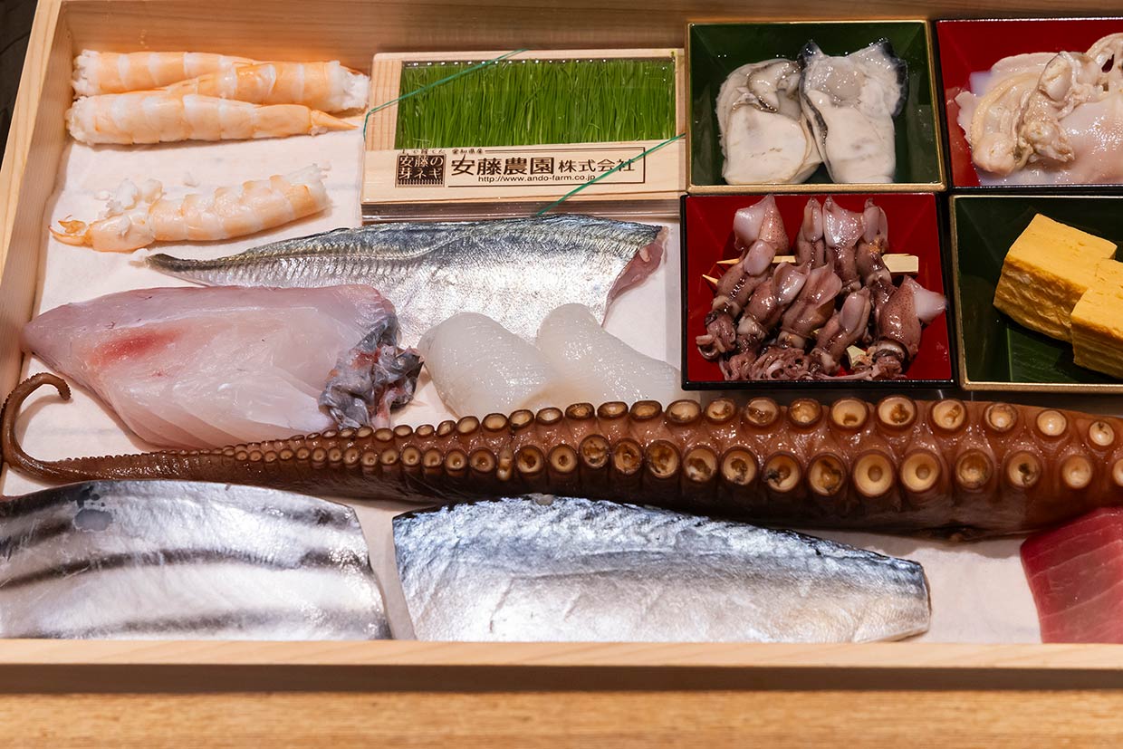 堺「おおさかもん料理 鮨 守屋」のネタケース