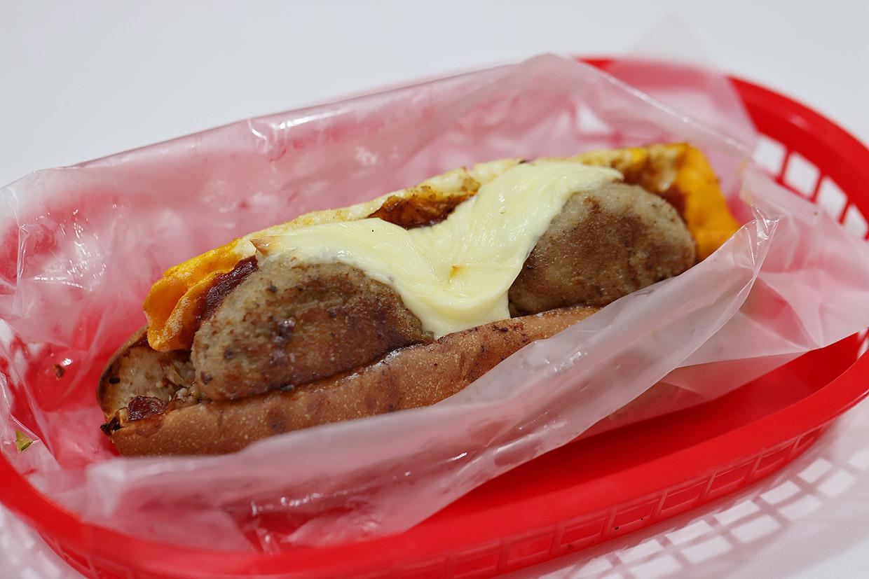 今屋のハンバーガー大阪1号店のエッグバーガーチーズ