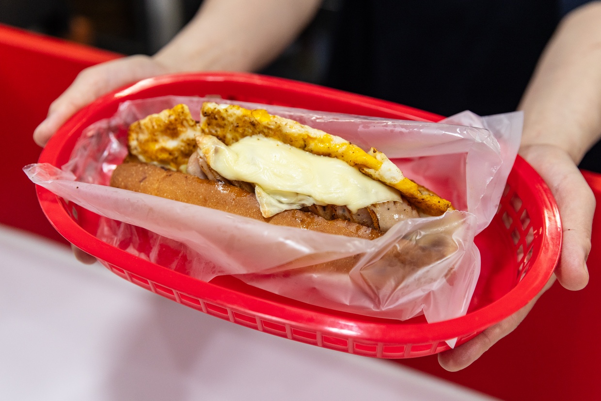 今屋のハンバーガー大阪1号店のフランクエッグチーズ