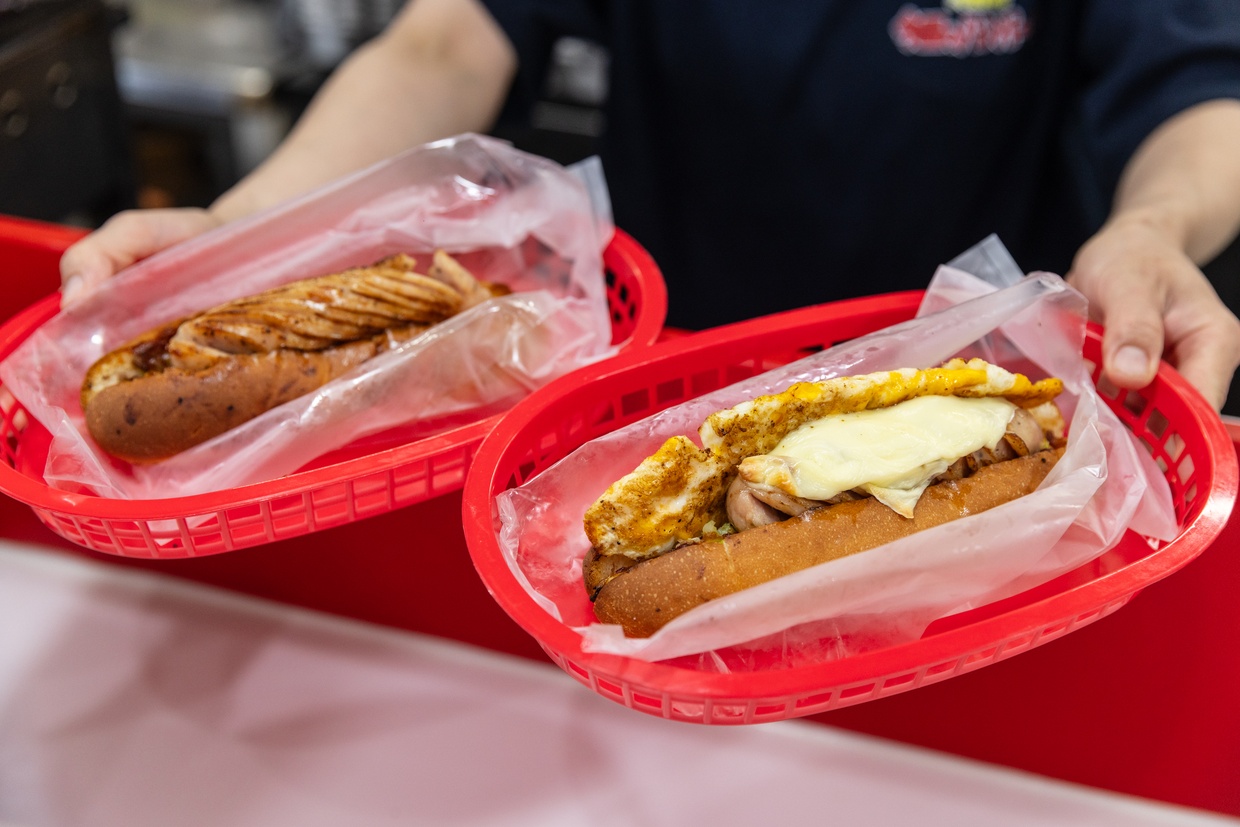 今屋のハンバーガー大阪1号店のフランクドッグ