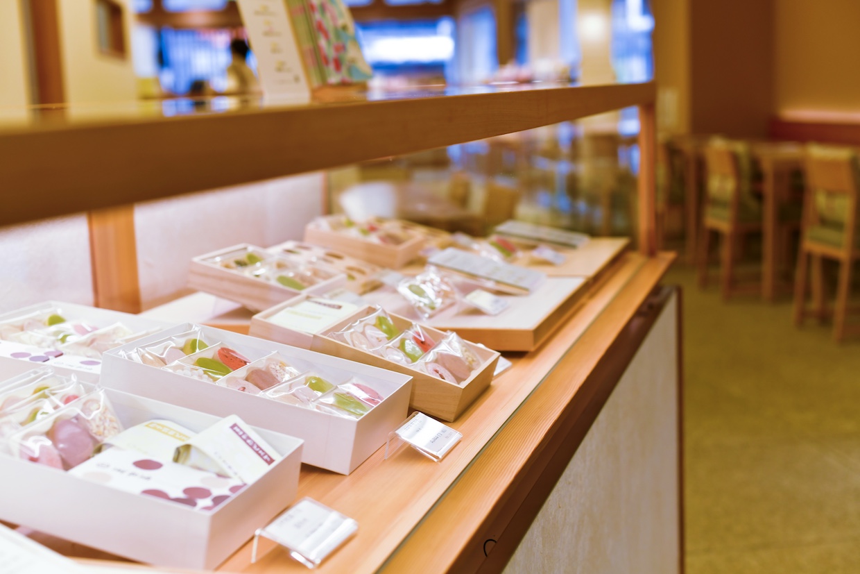 吉村和菓子店内観