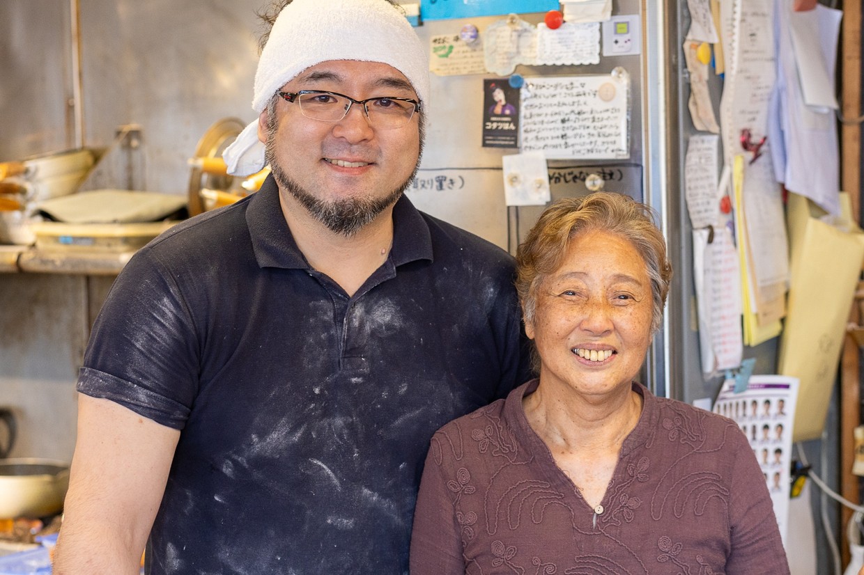 城陽やまびこ店主親子