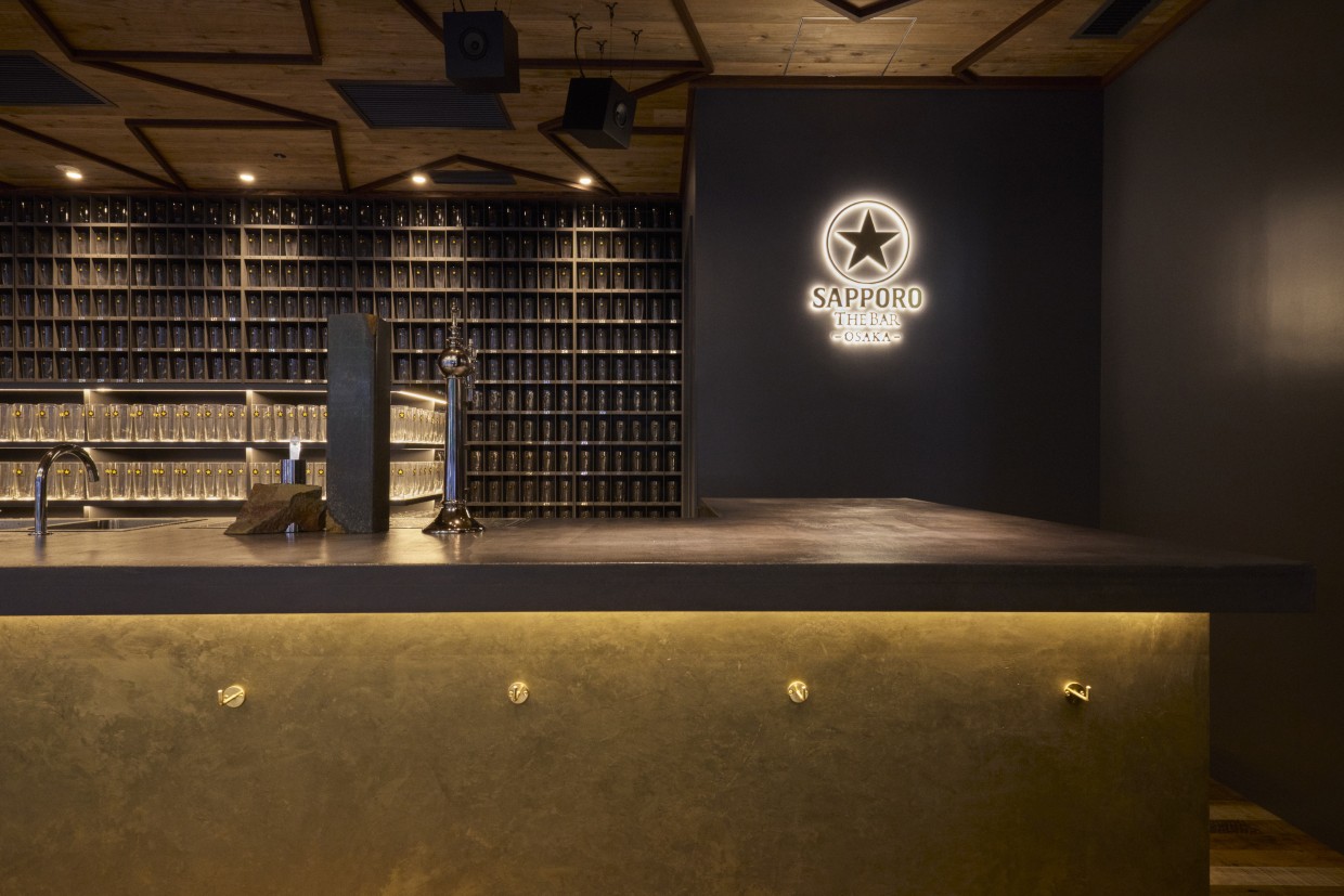 『サッポロ生ビール黒ラベル THE BAR OSAKA』店内
