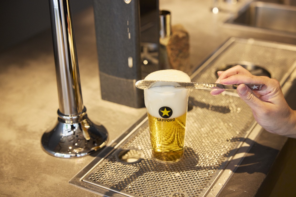 『サッポロ生ビール黒ラベル THE BAR OSAKA』セカンドビールの注ぎ方3