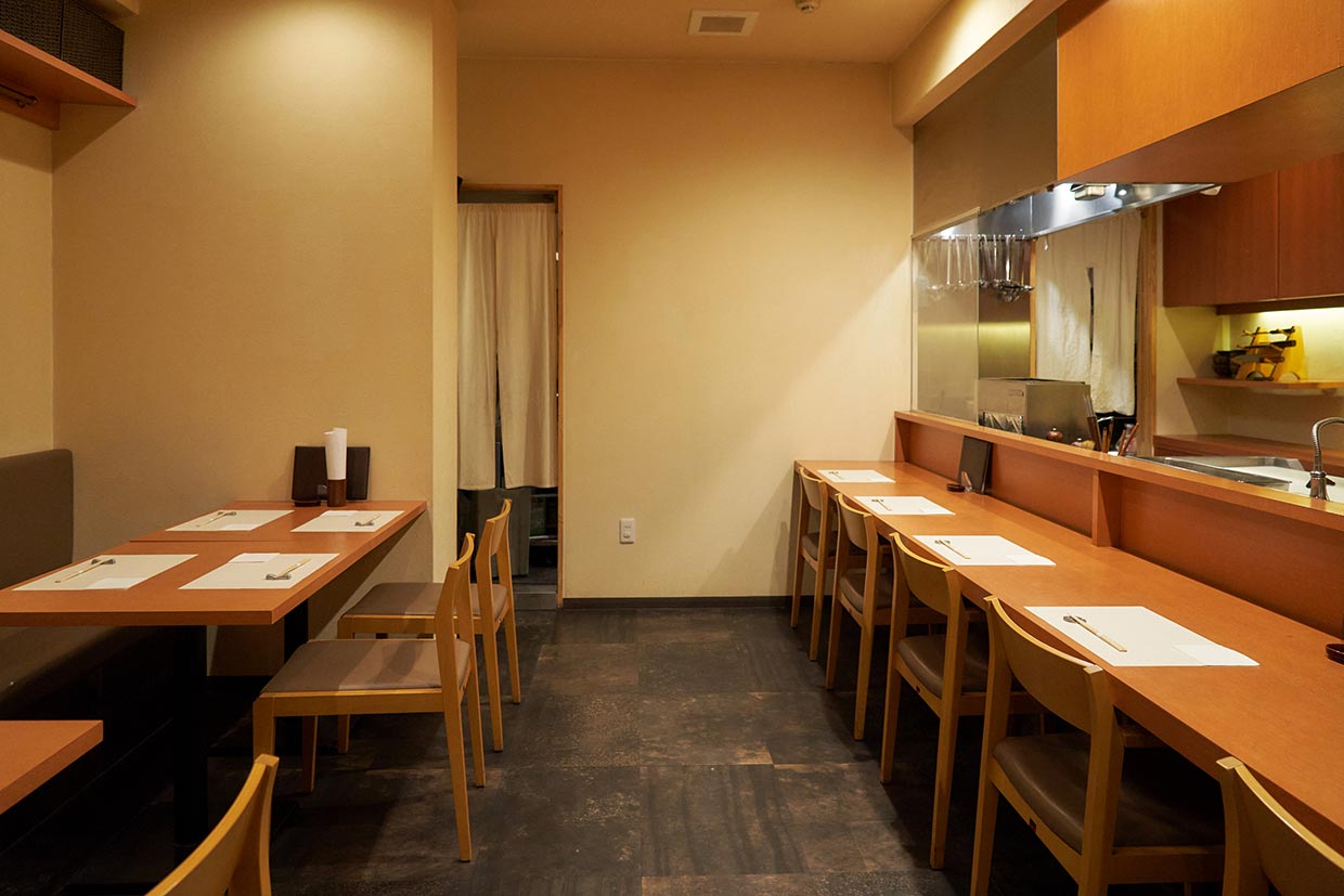 「東心斎橋やつづか」店内