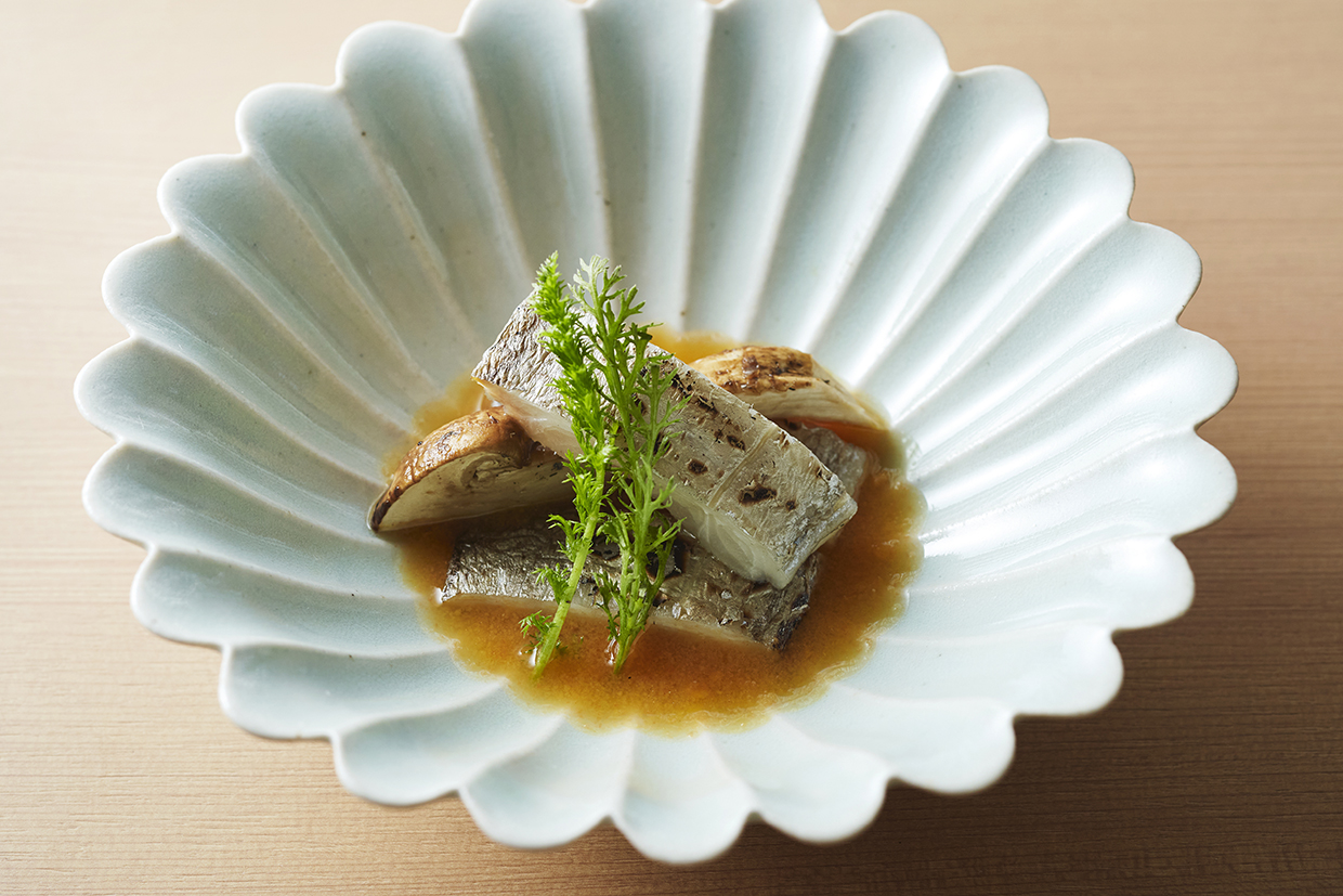 『割烹くぼた』の太刀魚のお造り
