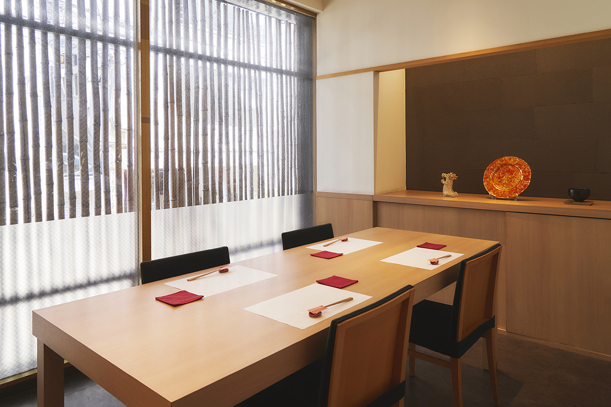 『割烹くぼた』の店内