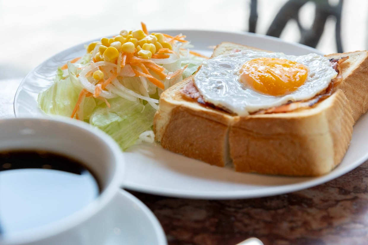 『コロラド 八条口店』ベーコンエッグモーニング