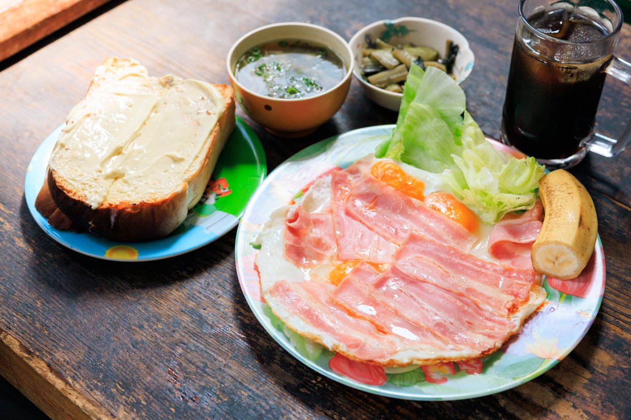 喫茶Yのベーコンエッグセット