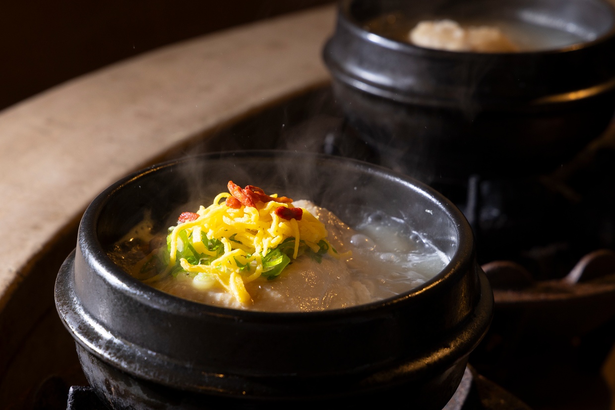 『参鶏湯 入ル』のサムゲタン