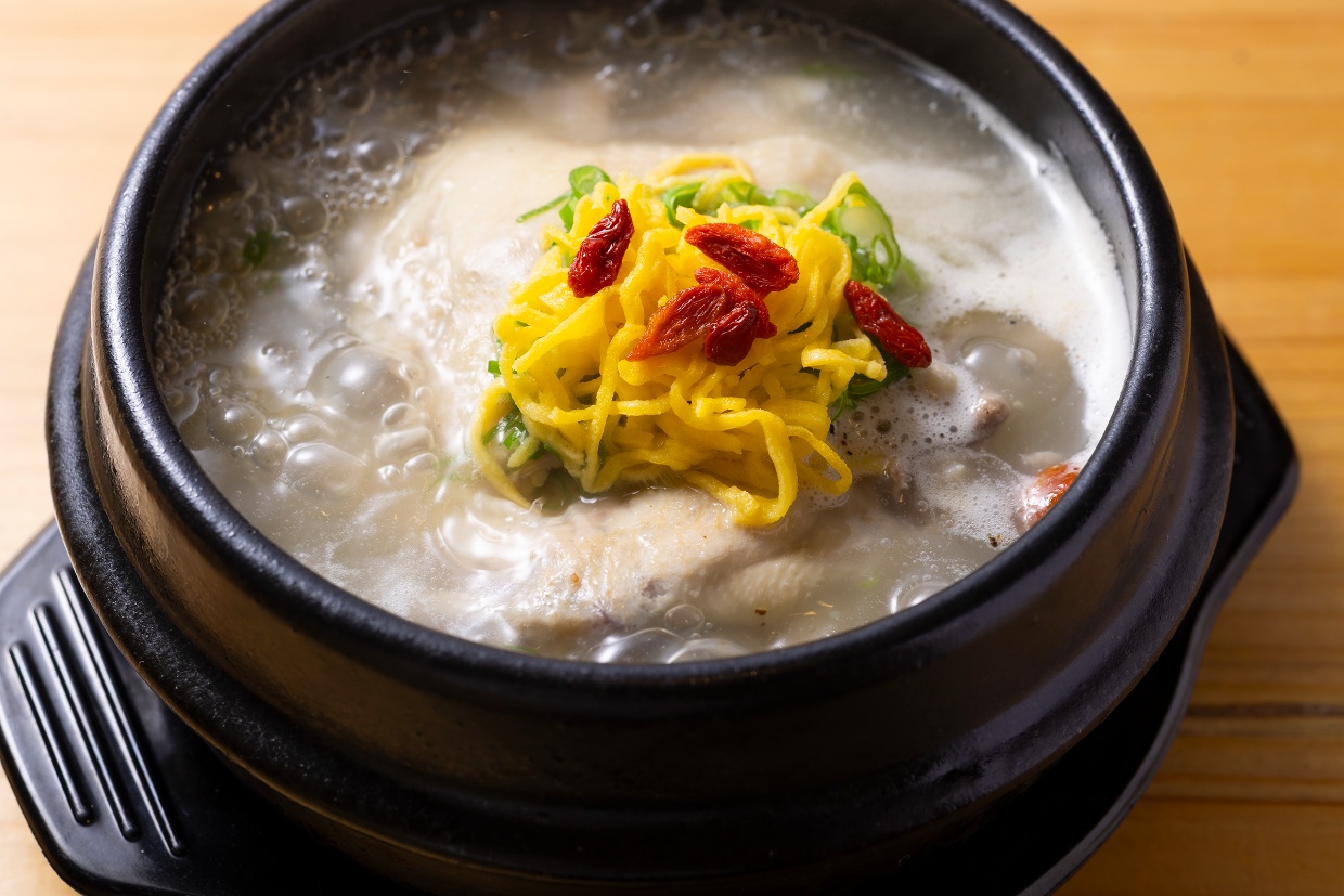 『参鶏湯 入ル』のサムゲタン