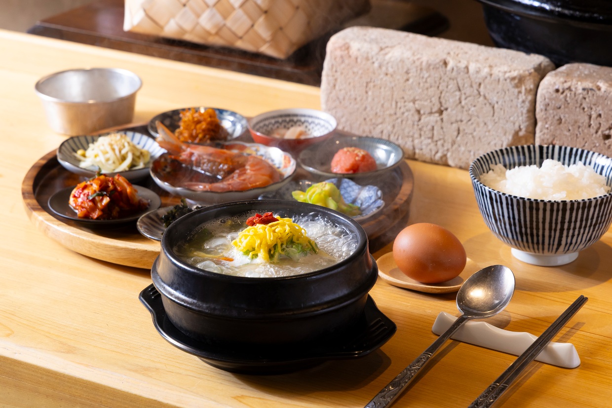 『参鶏湯 入ル』のサムゲタン御膳　アサゲタン