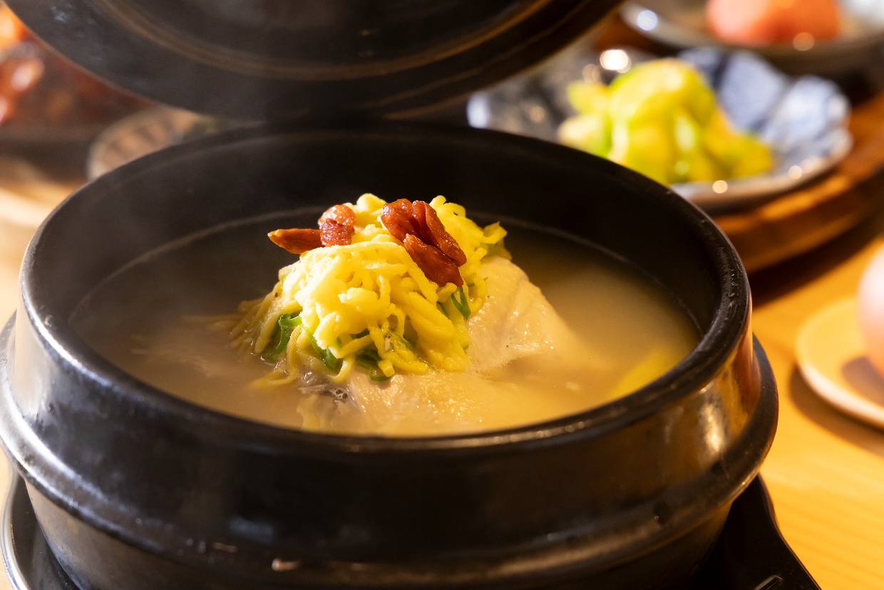 『参鶏湯 入ル』のサムゲタン御膳　アサゲタン