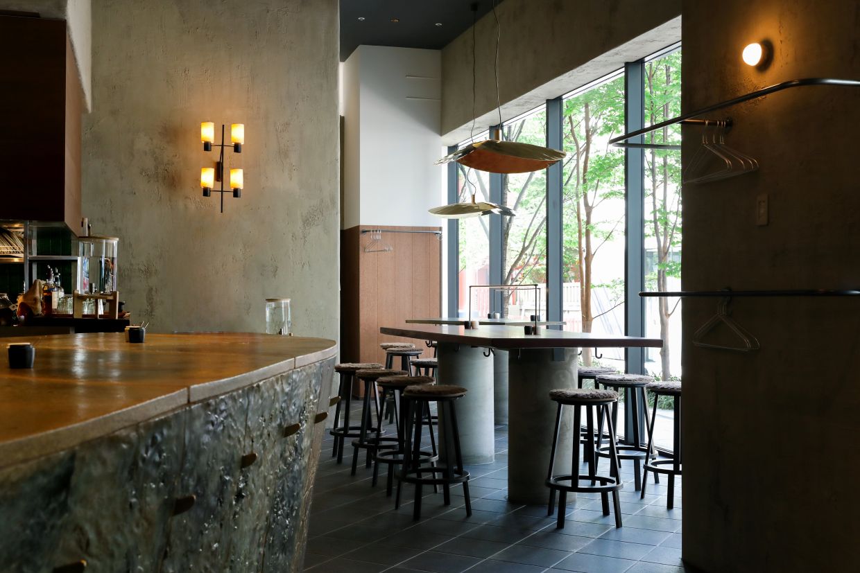 『スタンド ソバ シュハリ』店内