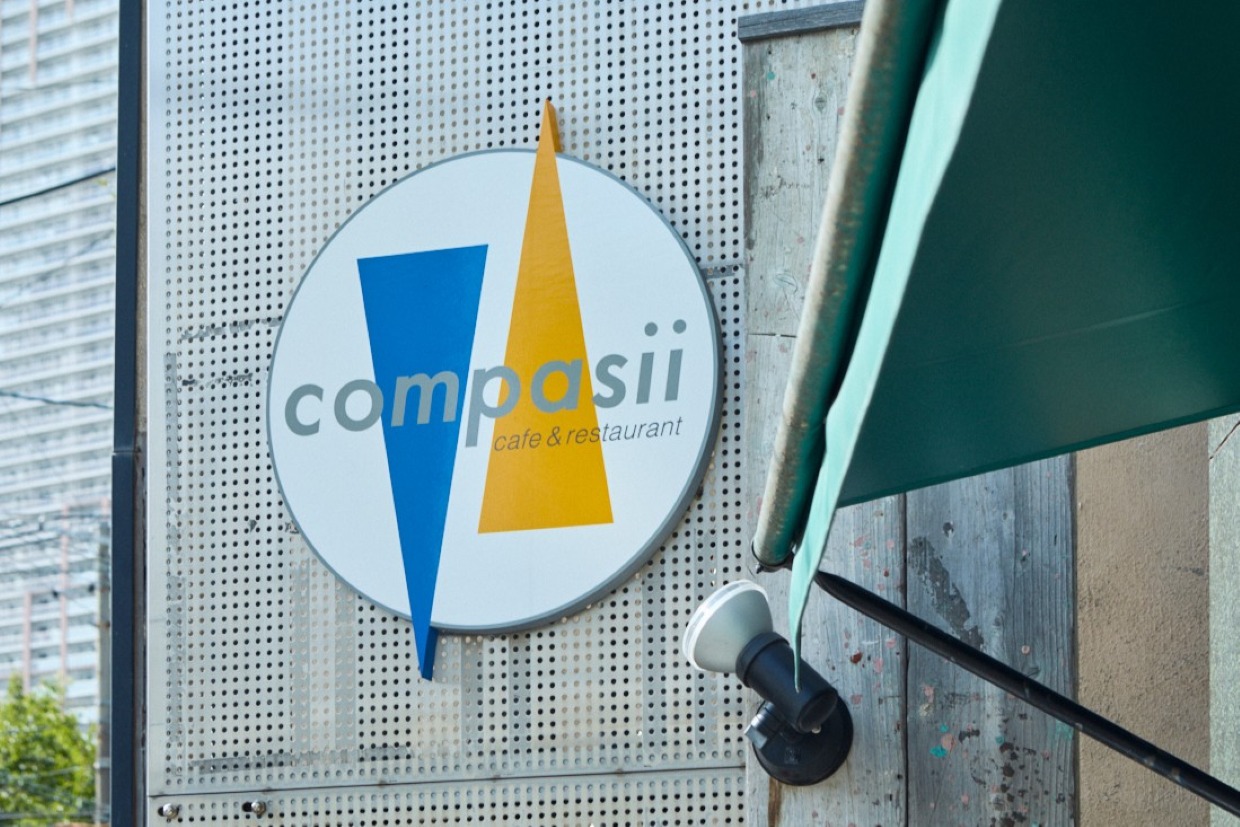 『compasii』看板