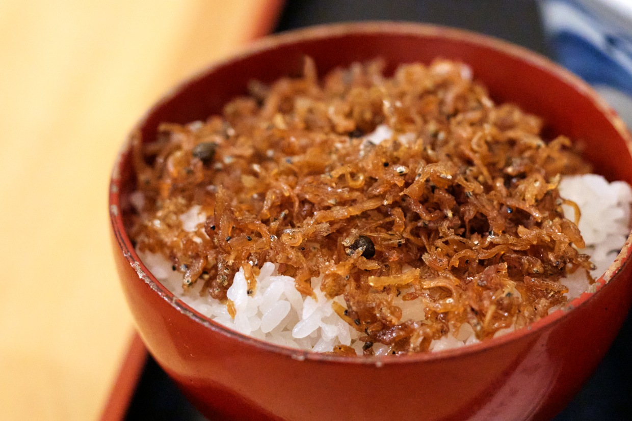 『うどん処 重己』お昼のセットのじゃこごはん