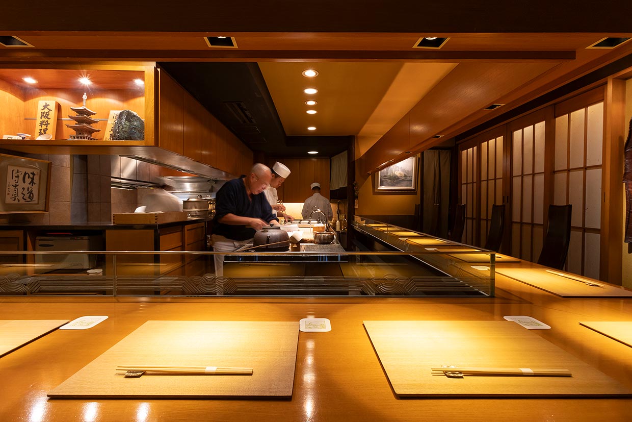 「浪速割烹 㐂川」の店内