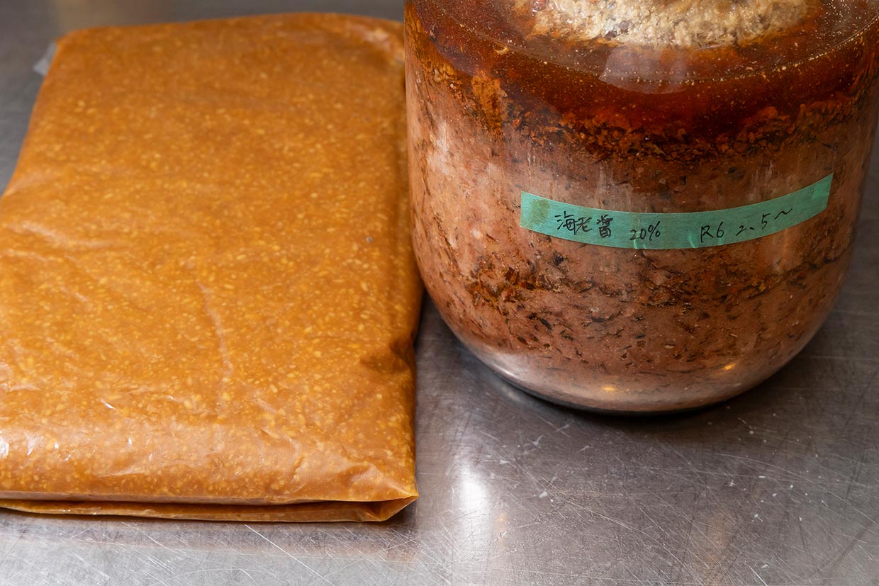 エビ醤麹と、エビの魚醤。