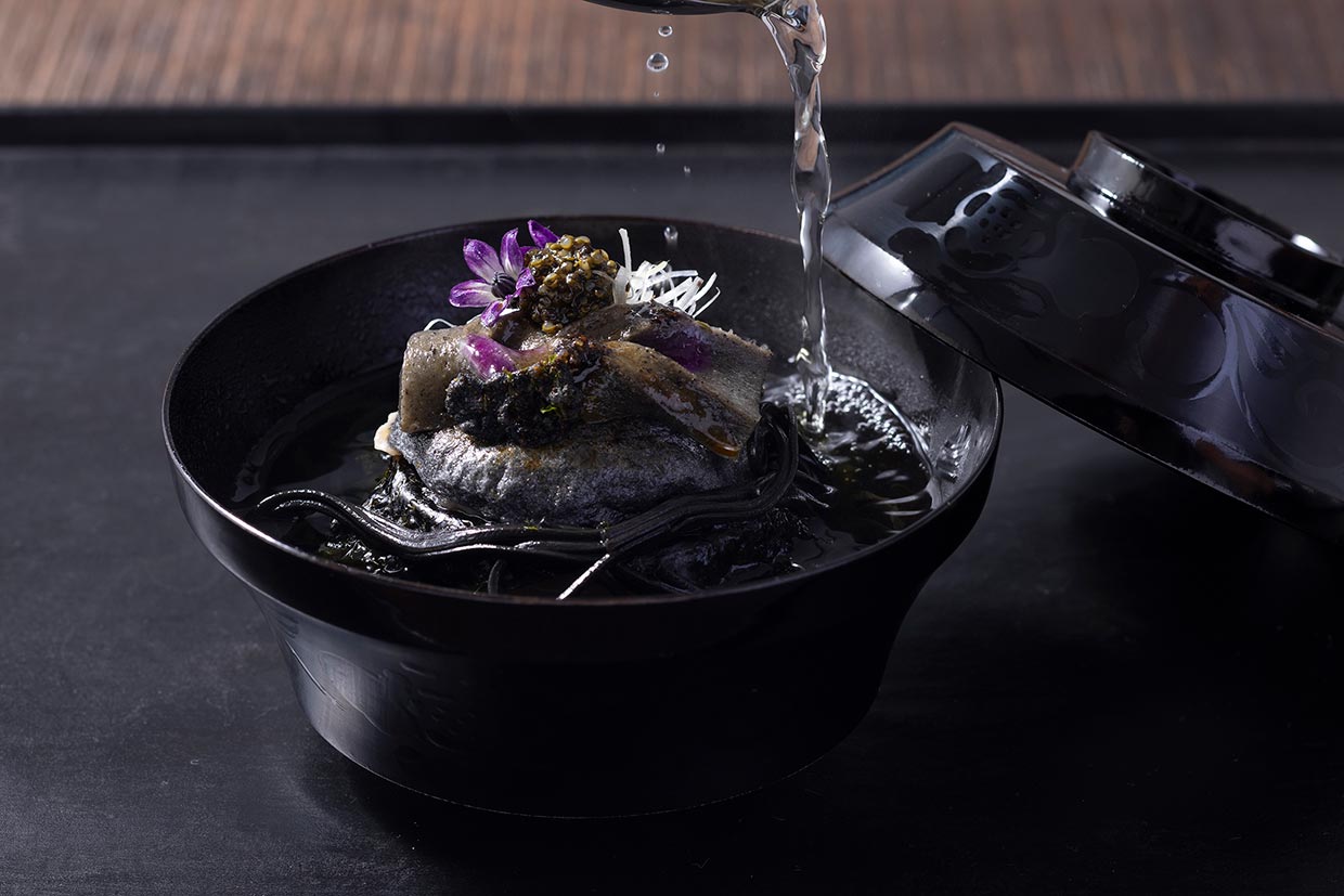 「伊勢物語 闇絵巻の澄まし仕立て」に吸い地を張る