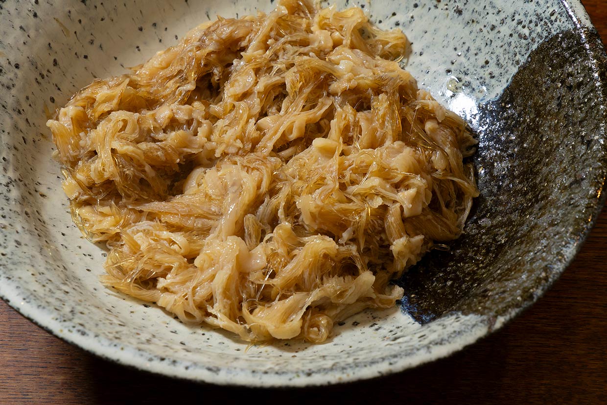 「にしぶち飯店」のフカヒレの下処理