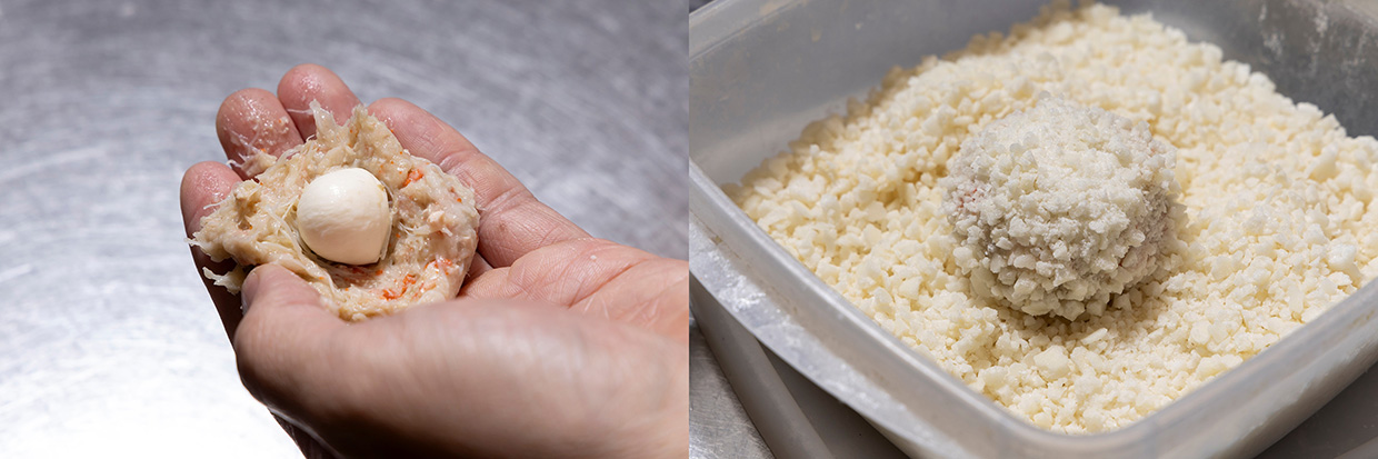 カニ真薯にモッツァレラを射込み、おかきの衣付ける