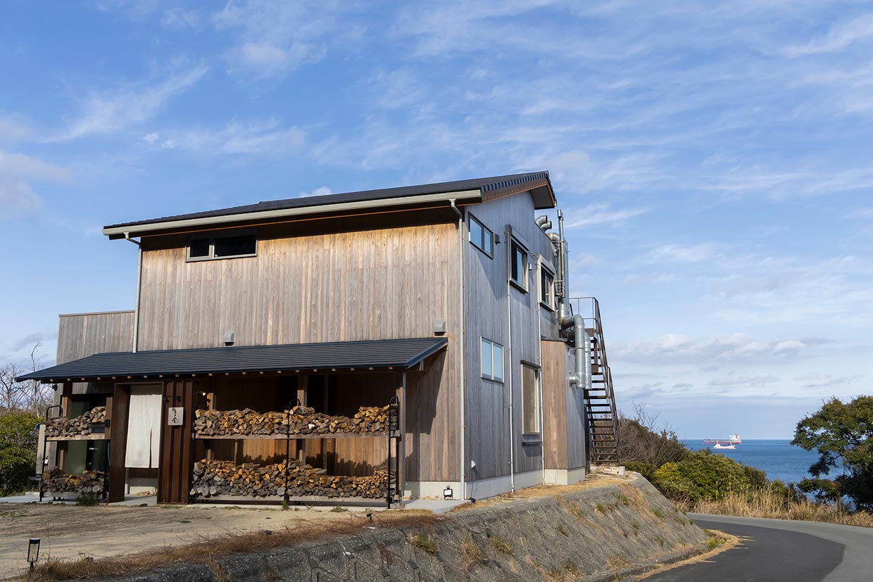 淡路島『薪火 全』の外観