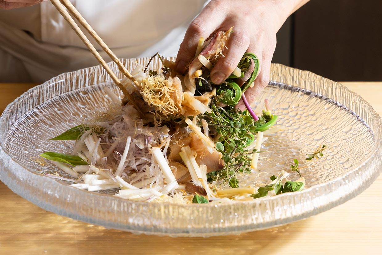 「弧柳」の山海和えのシーン