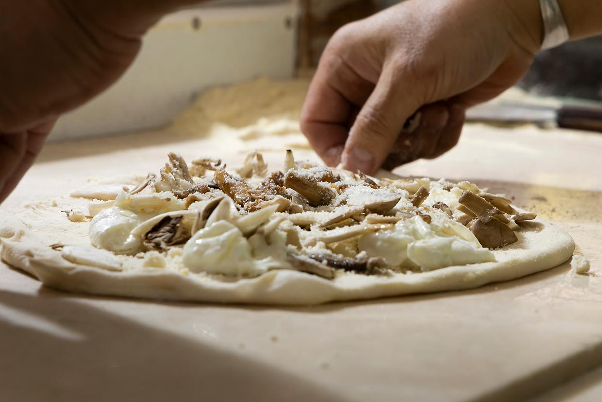 神戸「Pizzeria Azzurri」のキノコのピッツァ