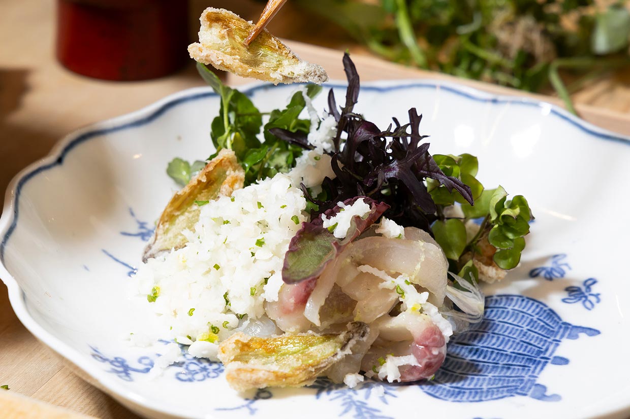 大阪『心根』の「鯉の花籠仕立て」盛り付け