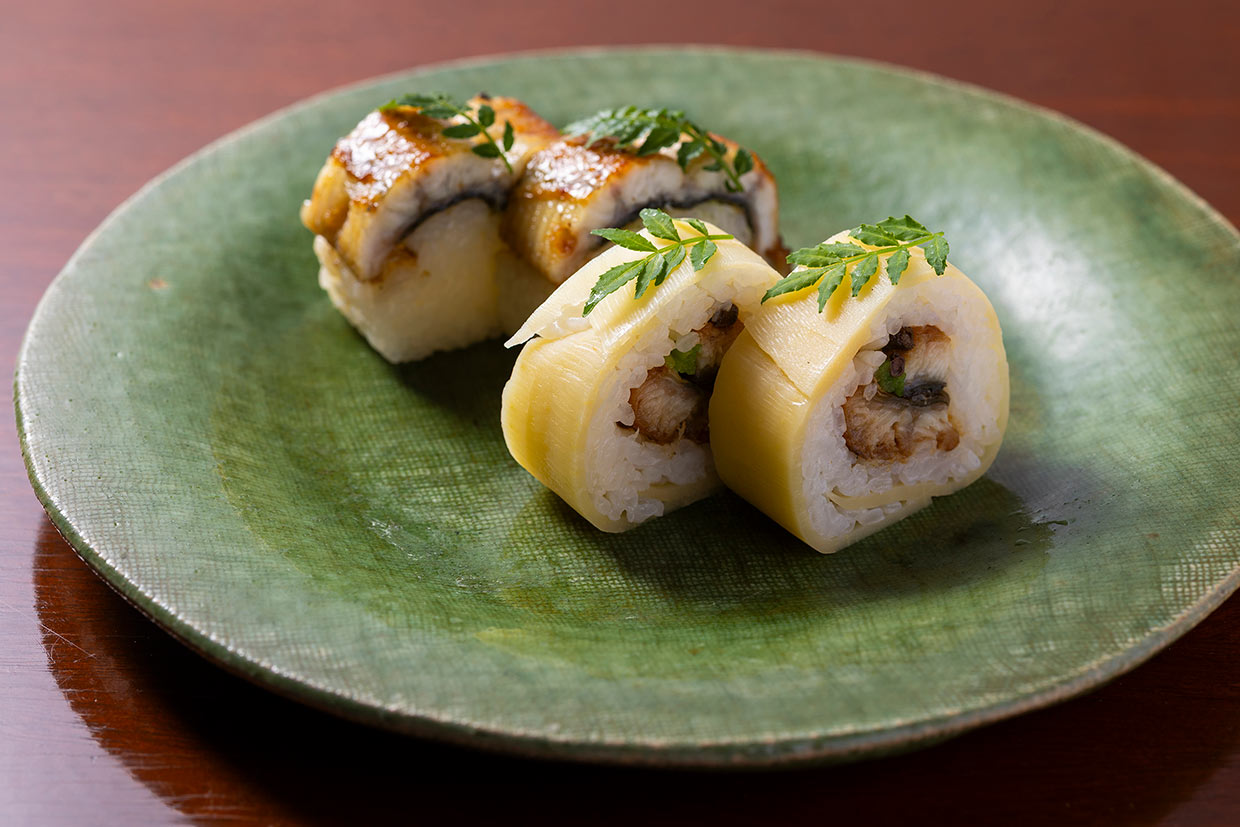 「味菜」の「鰻の二色棒寿司」