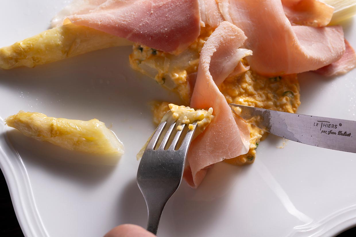 ホワイトアスパラガスとプロシュートコット ボルツァーノ風