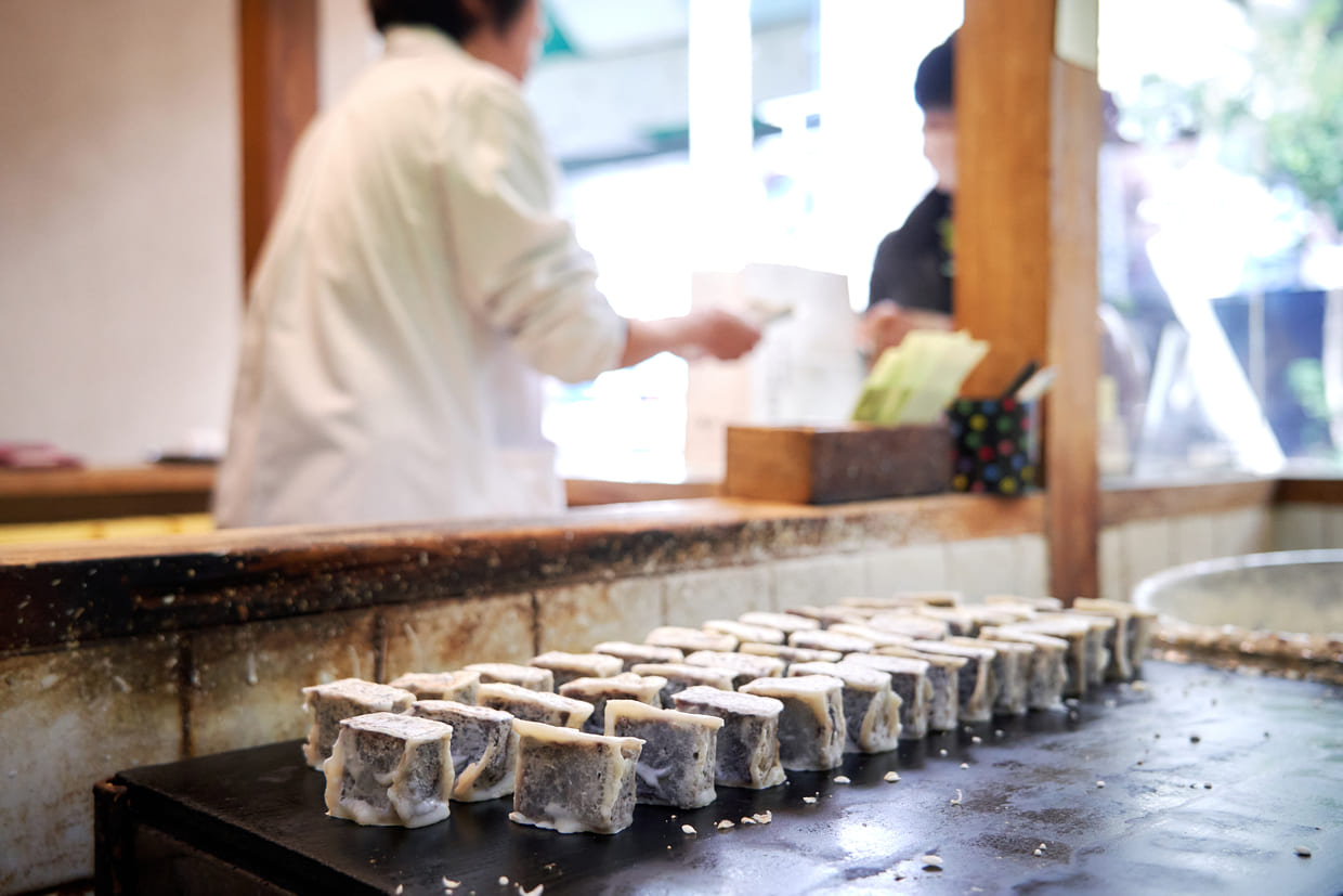 大阪『出入橋きんつば屋』店先