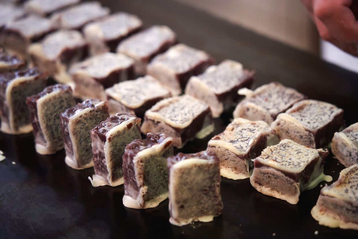 大阪『出入橋きんつば屋』きんつばの製造シーン2